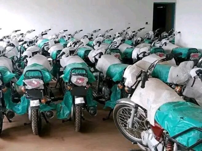 BAJAJ BOXER